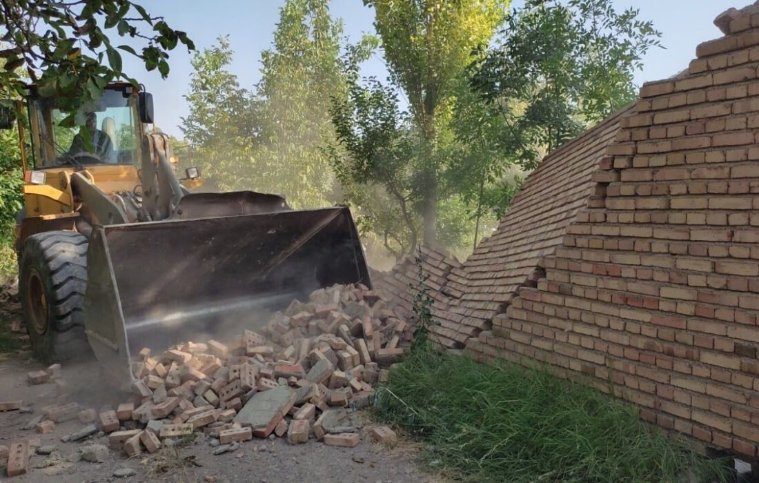 قلع و قمع ساخت وسازهای غیرمجاز در مرند