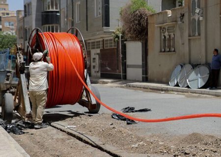 عملیات اجرایی کابل‌کشی فیبر نوری در آذرشهر