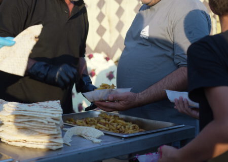 خدمت‌رسانی مواکب تبریزی مستقر در راهپیمایی اربعین