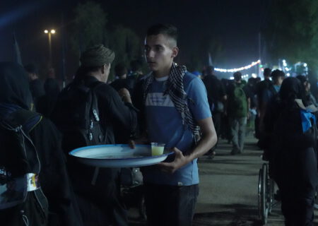 خدمت‌رسانی موکب امام‌زادگان تبریز در روز اربعین حسینی