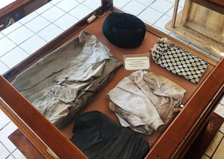 اهدا لباس‌های «آیت‌الله آل‌هاشم» به موزه مشروطه