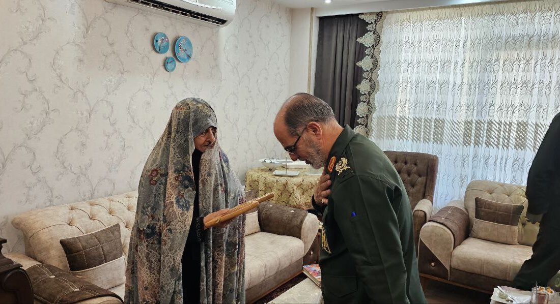 فضیلت خانواده شهدا غیر قابل توصیف است