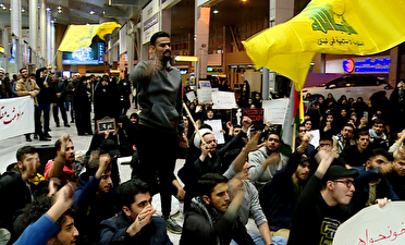 تجمع شبانه دانشجویان در فرودگاه تبریز