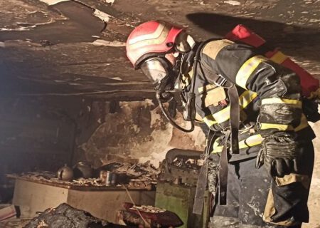 مهار آتش‌سوزی فروشگاه کفش در پیاده‌راه تربیت