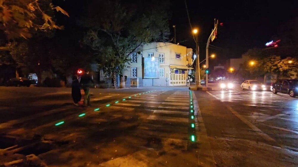نصب چراغ راهنمایی در کف تقاطع
