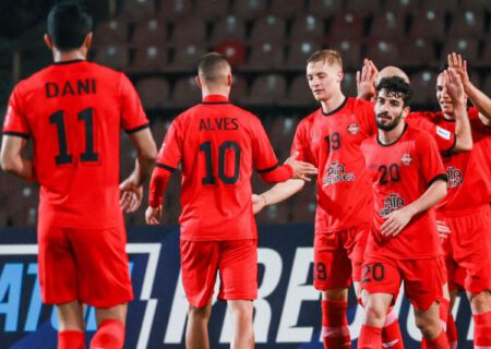 اژدهای خارج از خانه بیدار است!