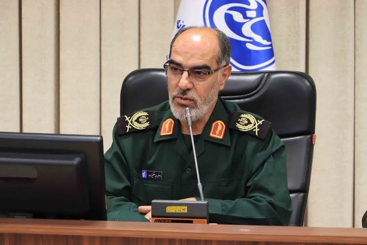 نباید به لبخند دشمن دل خوش کرد