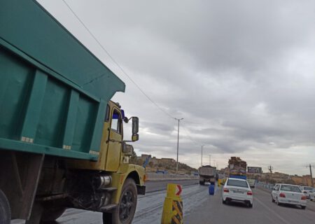 ترافیک کیلومتری با آسفالت‌ریزی در کسایی