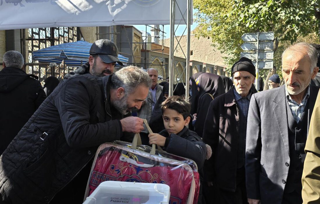 جمعآوری کمکهای مردمی در سنگفرش مصلای تبریز