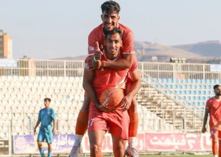 سوپرگل دیدنی مهاجم مس سونگون از وسط زمین + تصاویر