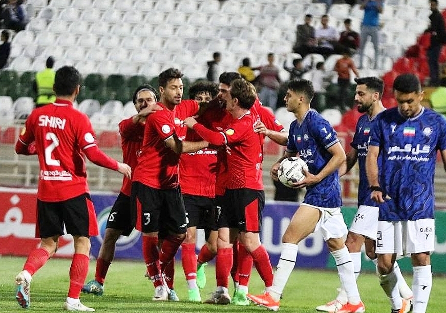 آمار حکم به صعود تراکتور میدهد