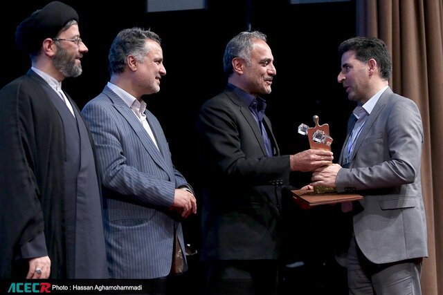 چشم پزشک تبریزی برنده تندیس ملی فداکاری