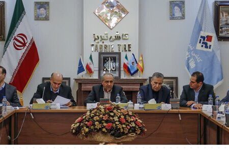 بیکاری کارگران و تعطیلی تولید خط قرمز من است 