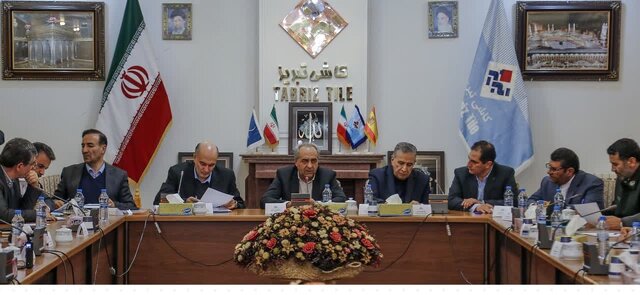 بیکاری کارگران و تعطیلی تولید خط قرمز من است