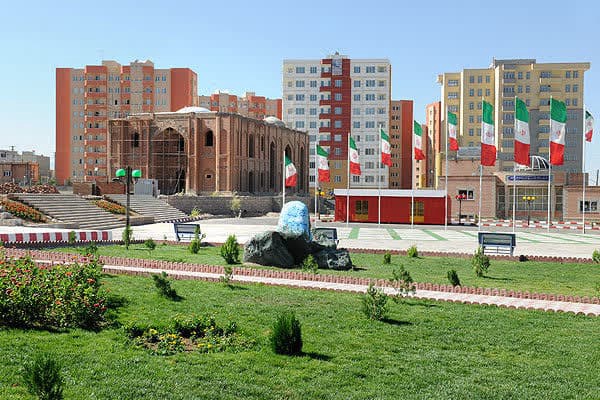 سهند، شهر بدون بیمارستان و تاکسی