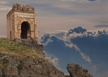 قلعه ضحاک دژ افسانه‌ای چندهزار ساله