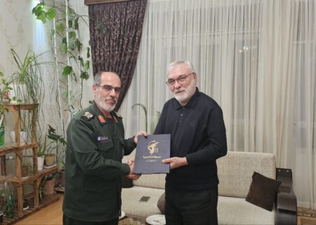 تجلیل فرمانده سپاه عاشورا از استاد لزیری 