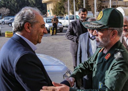 بسیج و سپاه همراه قوی دولت هستند