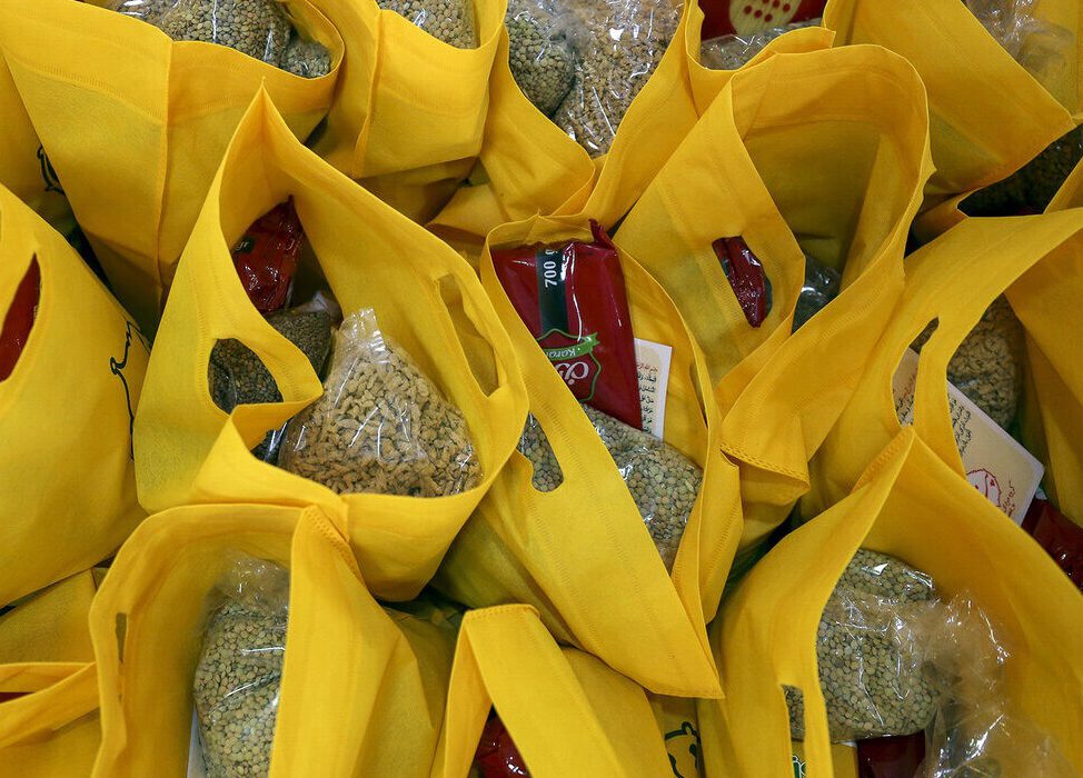 توزیع معیشتی یلدا بین خانوادههای جنوب آذربایجان