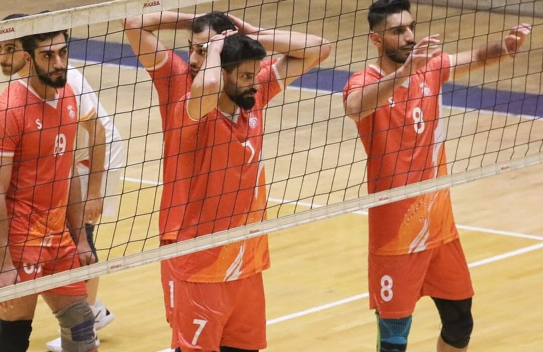 مسیها برابر صدرنشین فقط یک ست کم آوردند