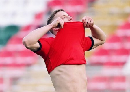 توقف تراکتور مقابل تابلوی توقف ممنوع!