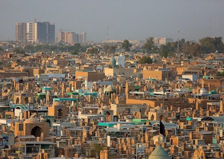 در این قبرستان، پیامبران، به خاک سپرده شده‌اند