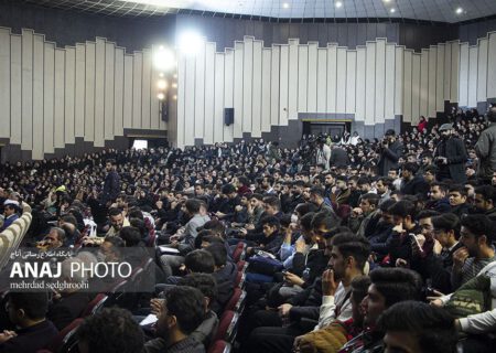 تنورِ داغِ روزِ دانشجو در سرمای تبریز