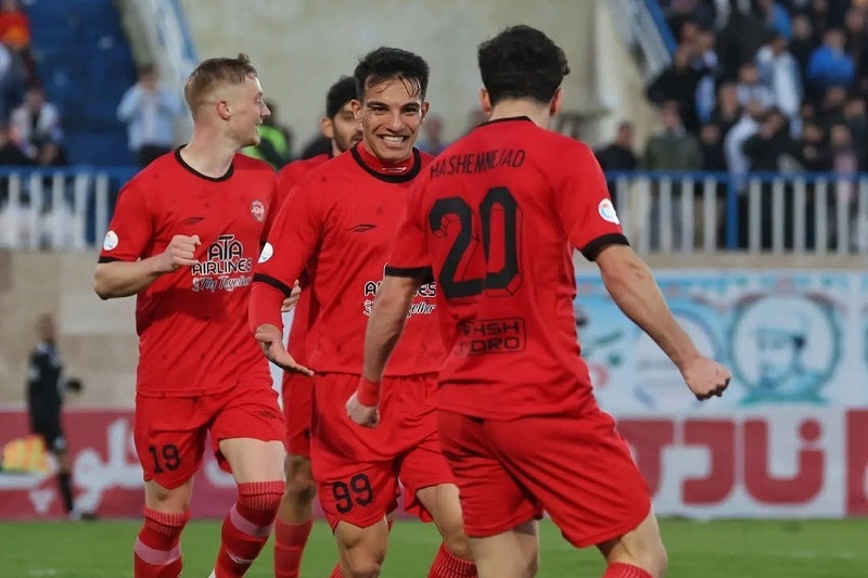 تاختوتاز تراکتورِ اسکوچیچ در بندرانزلی