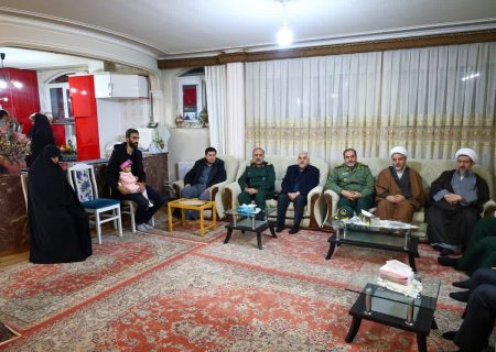 دیدار مسئولان استانی با خانواده سردار خرّم