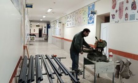 معلمی با دلی بزرگ و دست‌هایی سازنده