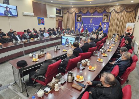 دورهمی فرمانده سپاه عاشورا با پدران شهدا به بهانه روز پدر