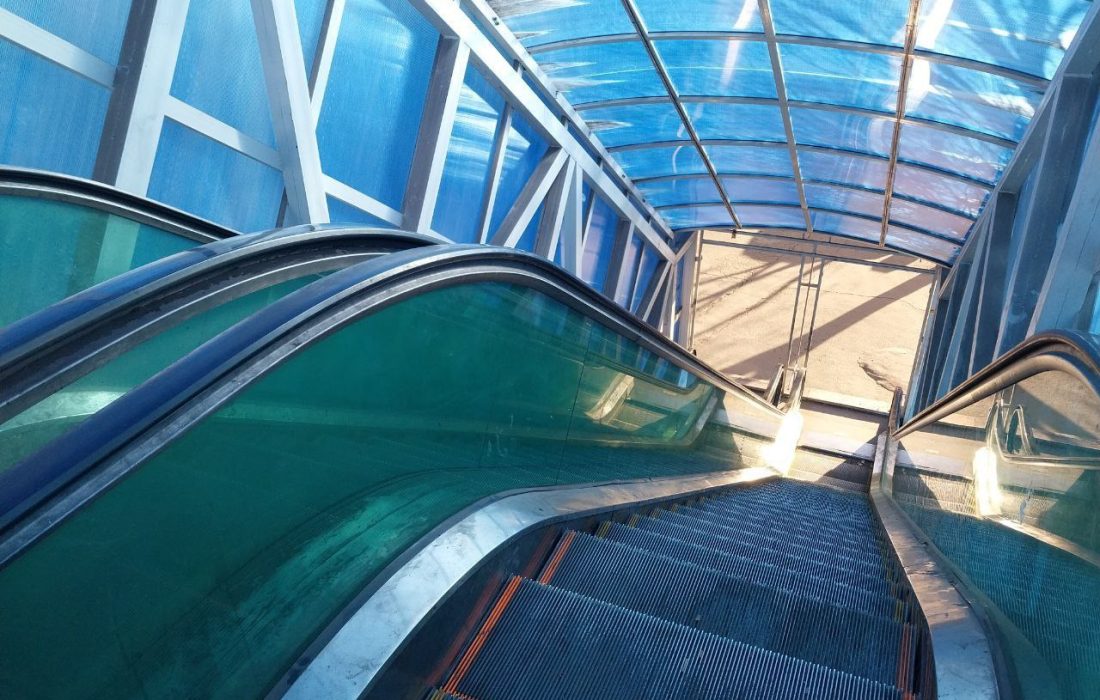 خاموشی چندماهه پله‌برقی نصف‌راه