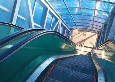 خاموشی چندماهه پله‌برقی نصف‌راه