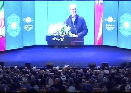 با قدرت و عزت از بحران‌ها و مشکلات عبور می‌کنیم