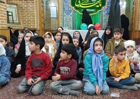 این‌جا منتظران کوچک برای ظهور دعا می‌کنند