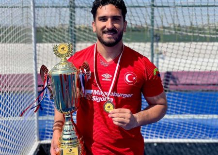 دبل قهرمانی هاکی‌باز لژیونر تبریزی در اروپا