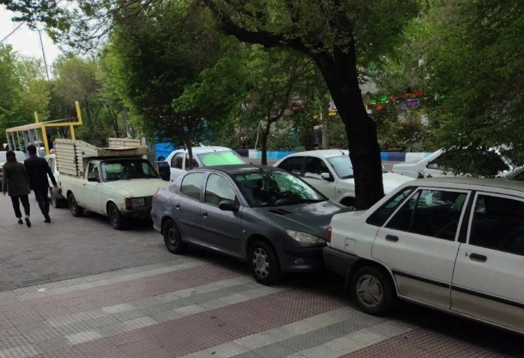 پیاده‌راه یا پارکینگ؟!