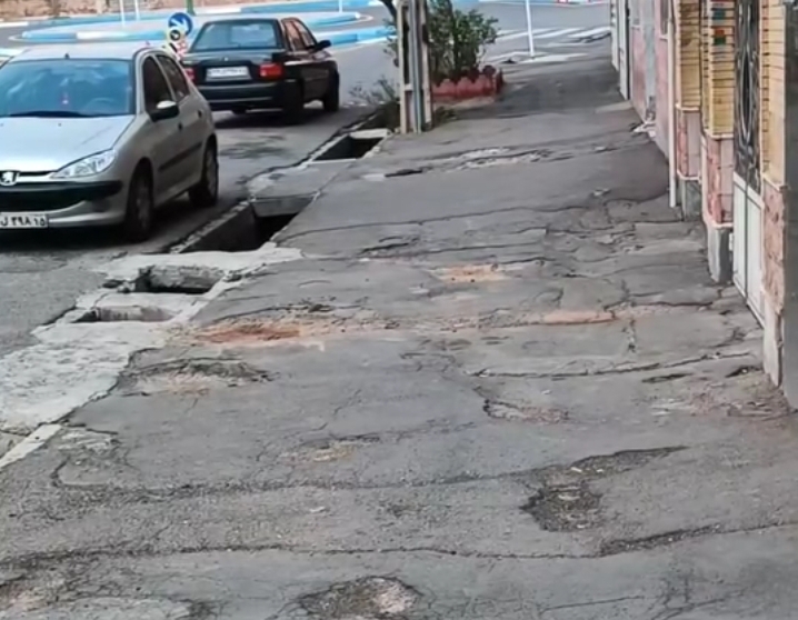 انتقاد از تخریب پیاده‌رو در باغمیشه