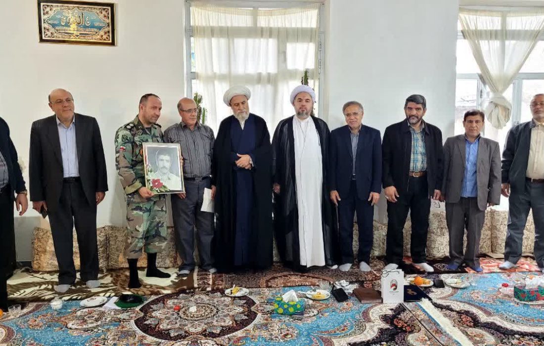 دیدار با خانواده شهدای اسارت در باسمنج