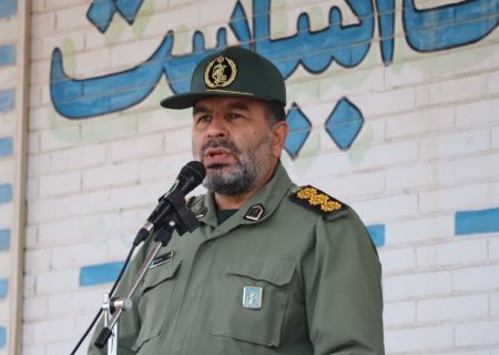 همراهی با انقلاب اسلامی لازمه نابودی کامل استکبار جهانی/ تا آخرین قطره خون در مقابل توطئه‌های دشمن ایستاده ایم