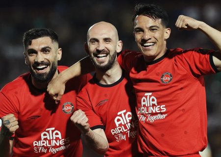 تاج‌گذاری زودهنگام با پیروزی قاطع