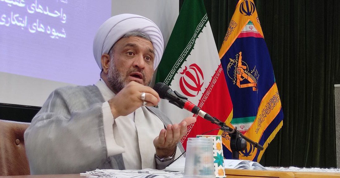 تمام عزت مومن در اطاعت از ولی الهی است