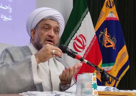 تمام عزت مومن در اطاعت از ولی الهی است