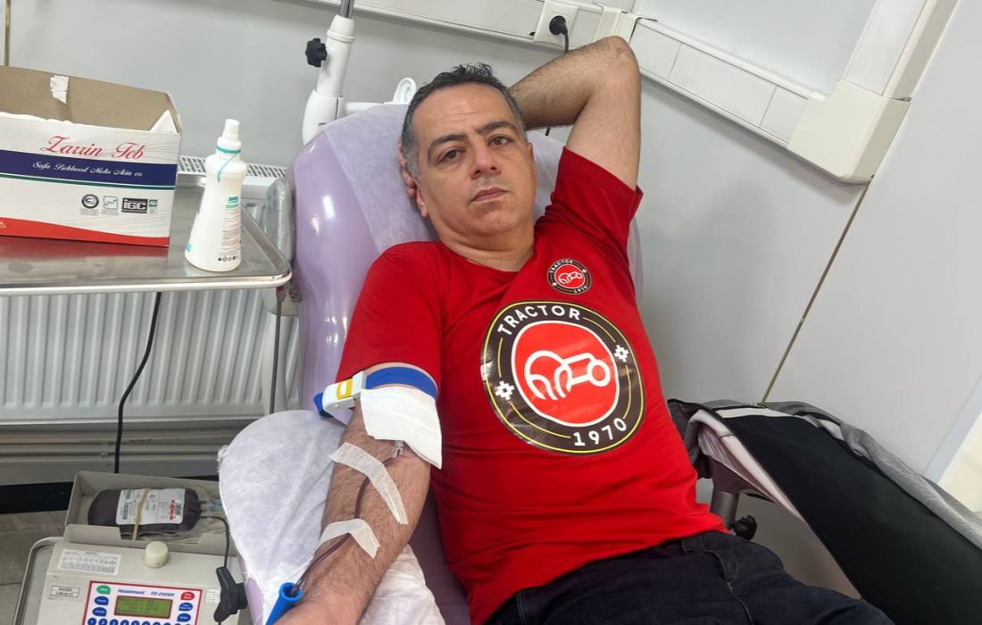 اهدای خون قهرمان کیک‌بوکسینگ تبریزی به عشق قهرمانی تراکتور
