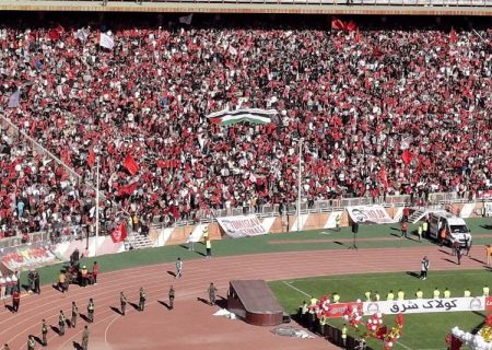 حمایت هواداران تراکتور از فلسطین + عکس