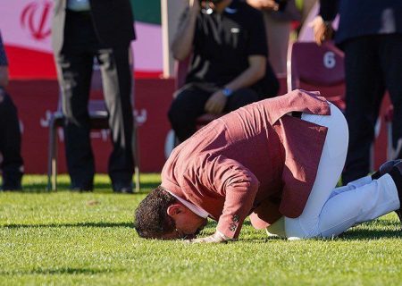 عکس/ لحظه احساسی مالک تراکتور در جشن قهرمانی