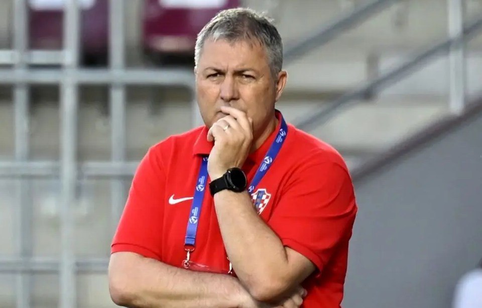 تراکتور در ایستگاه تردید