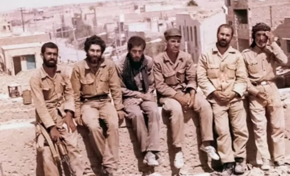 گوی‌های آتشین بر قلب‌های سرزمین ما