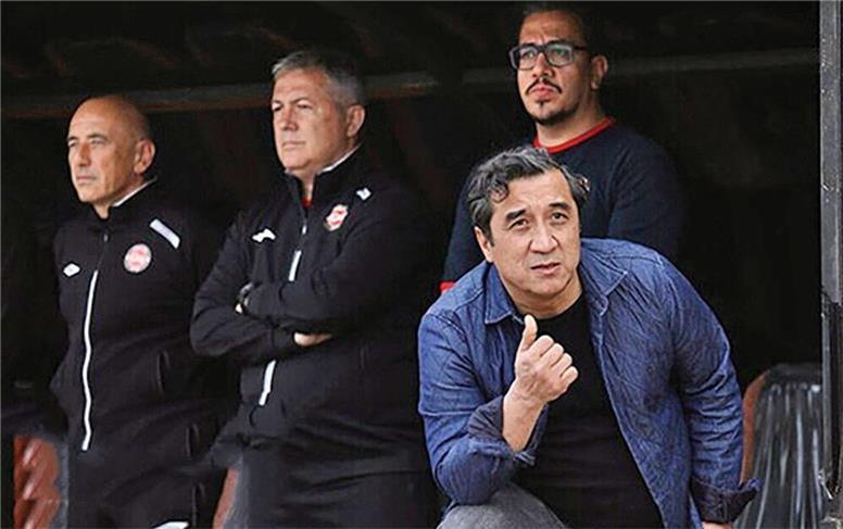 خاطره‌بازی مدیر تراکتور با بازی قرن + عکس