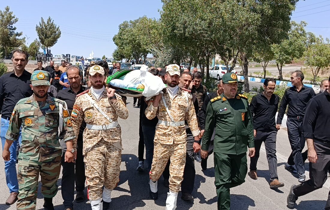 تشییع پیکر پدر شهید کریمی در مراغه